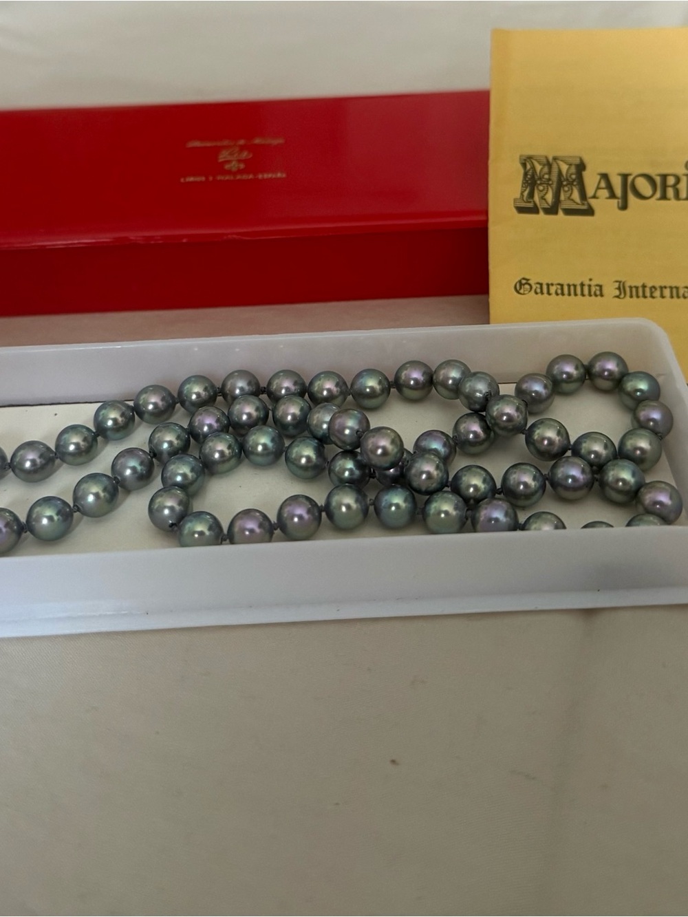 Grey Pearl Strand Necklace - Elegant Iridescent Pearls - Picture 4 of 6